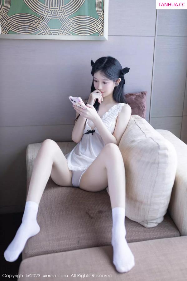   [XiuRen]高清写真图 2023.12.08 No.7789 幼幼 丝袜美腿第4张图片